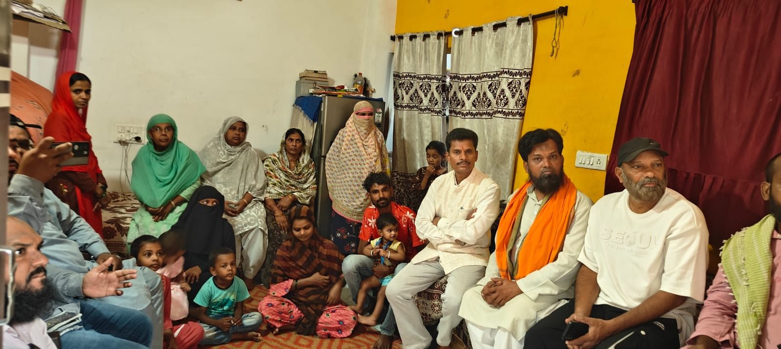 omdarpancg's tweet card. तकिया पारा में अल्पसंख्यक मोर्चा कार्यकर्ताओं और महिलाओं ने प्रधानमंत्री नरेंद्र मोदी की मन की बात सुनी। ‘मां के नाम एक पेड़’ अभियान से प्रेरित होकर वृक्षारोपण का संकल्प लिया।