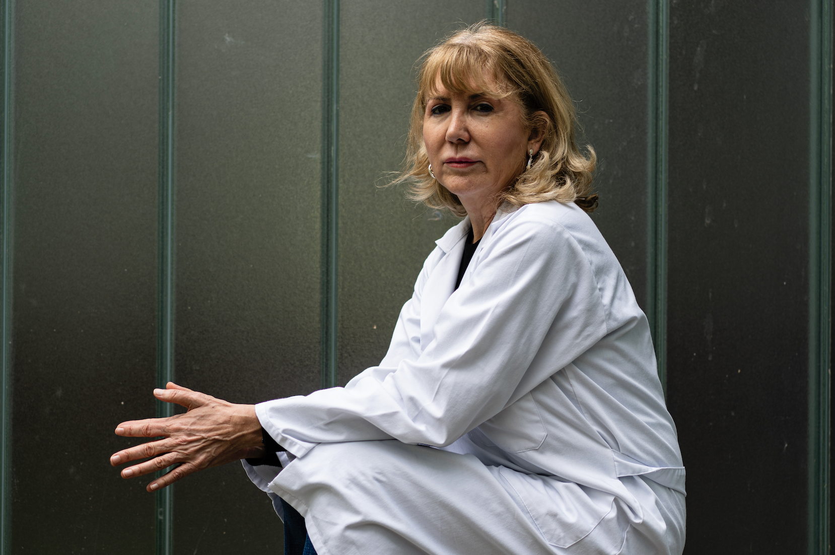 Raquiglam's tweet card. Trabajan para salvar vidas. Se formaron durante años y, al terminar sus estudios, se comprometieron a cuidar de los demás con honestidad y respeto. Pero algo está fallando y los médicos han empezado a