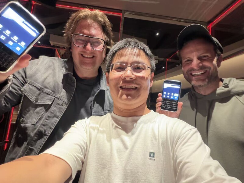 CrackBerry's tweet card. Be sure to watch the Retro Chatter podcast where @CrackBerryKevin debriefs on his recent trip to China where he met with all the players in the QWERTY device space