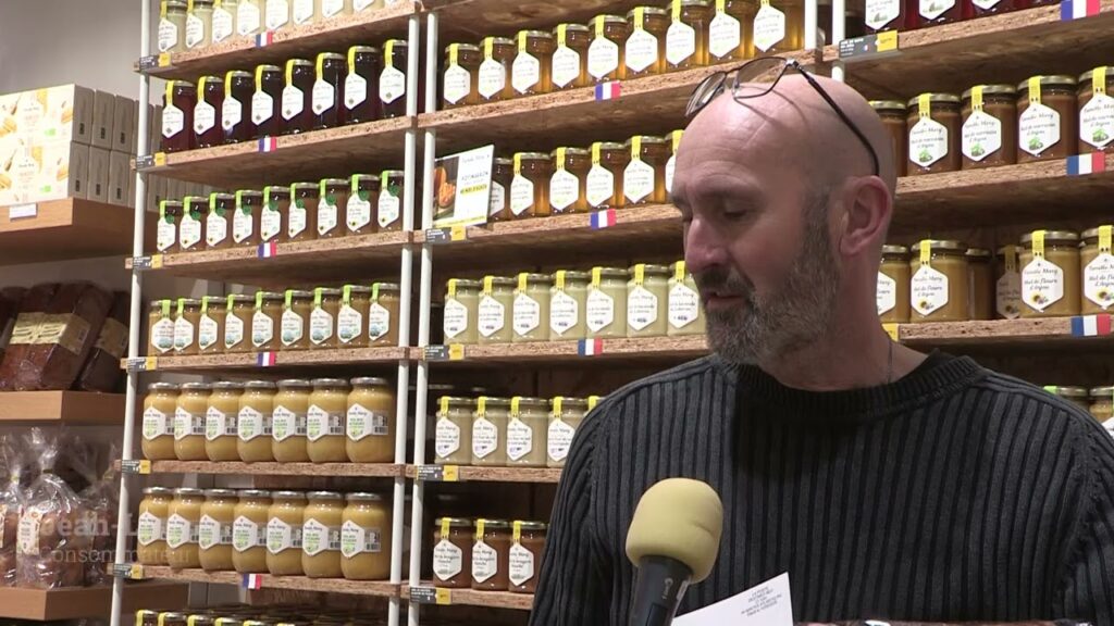 ISJToulouse's tweet card. À Toulouse, la boutique famille Mary choisit de faire des dégustations pour sensibiliser les clients sur la disparition des abeilles.