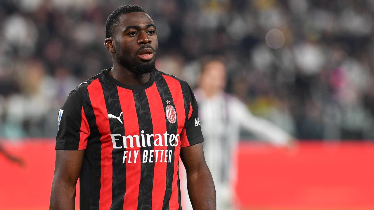 DiMarzio's tweet card. Brutte notizie per il Milan di Allegri: Fofana è stato costretto a lasciare il campo per infortunio durante il match contro la Lazio