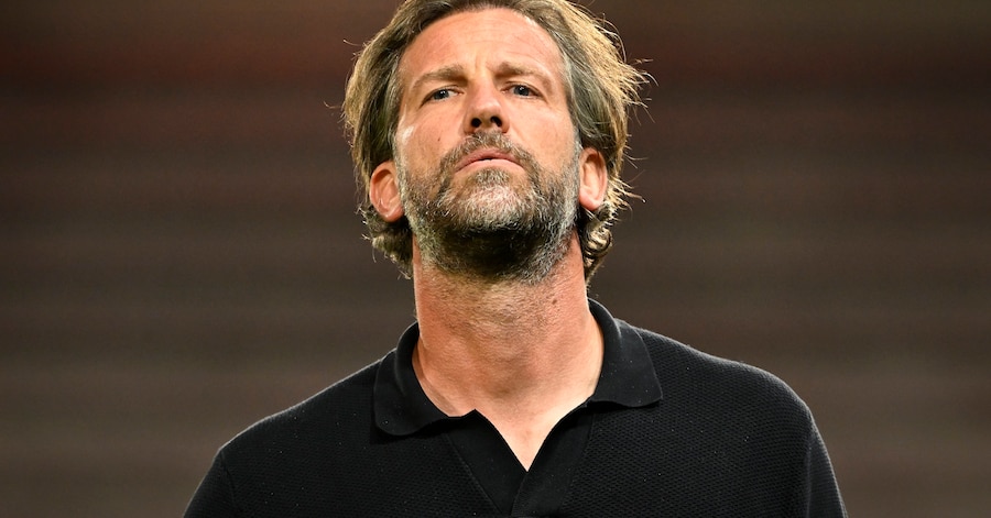 JulienLicha's tweet card. Sa réaction était attendue. Ce vendredi, Rik De Mil a exposé sa version après avoir été bloqué par Mehdi Bayat pour rejoindre l'Union.