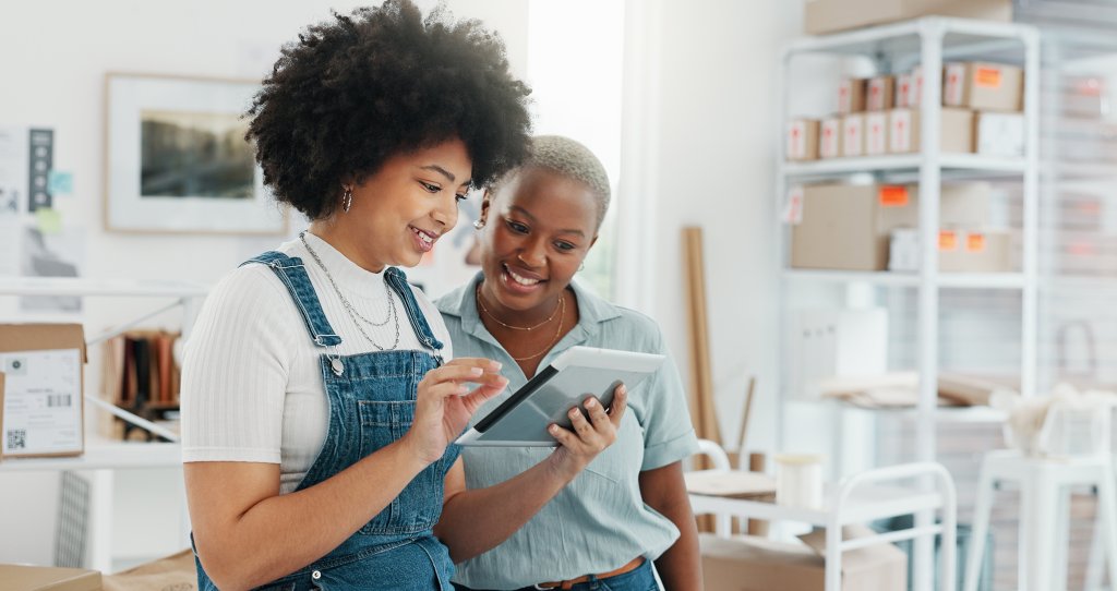 finalwebdesign's tweet card. How to Start an eCommerce Business - Our guide covers market research, choosing platforms, designing sites, and marketing success.