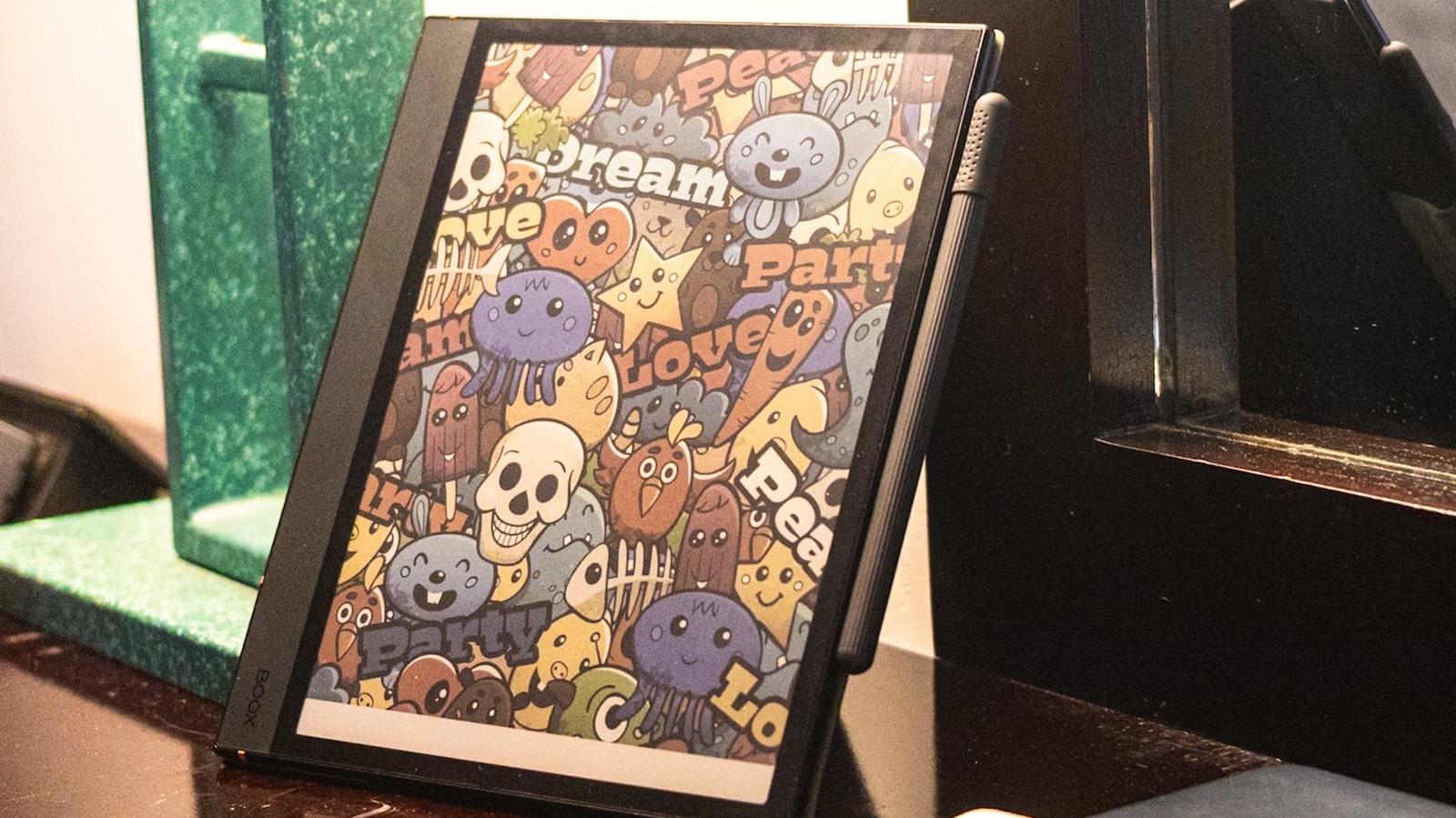 jowiscope's tweet card. Onyx Boox Note Air4 C is a color e-reader with a display that might surprise you as an iPad user -- especially if you've never used an e-paper machine before.