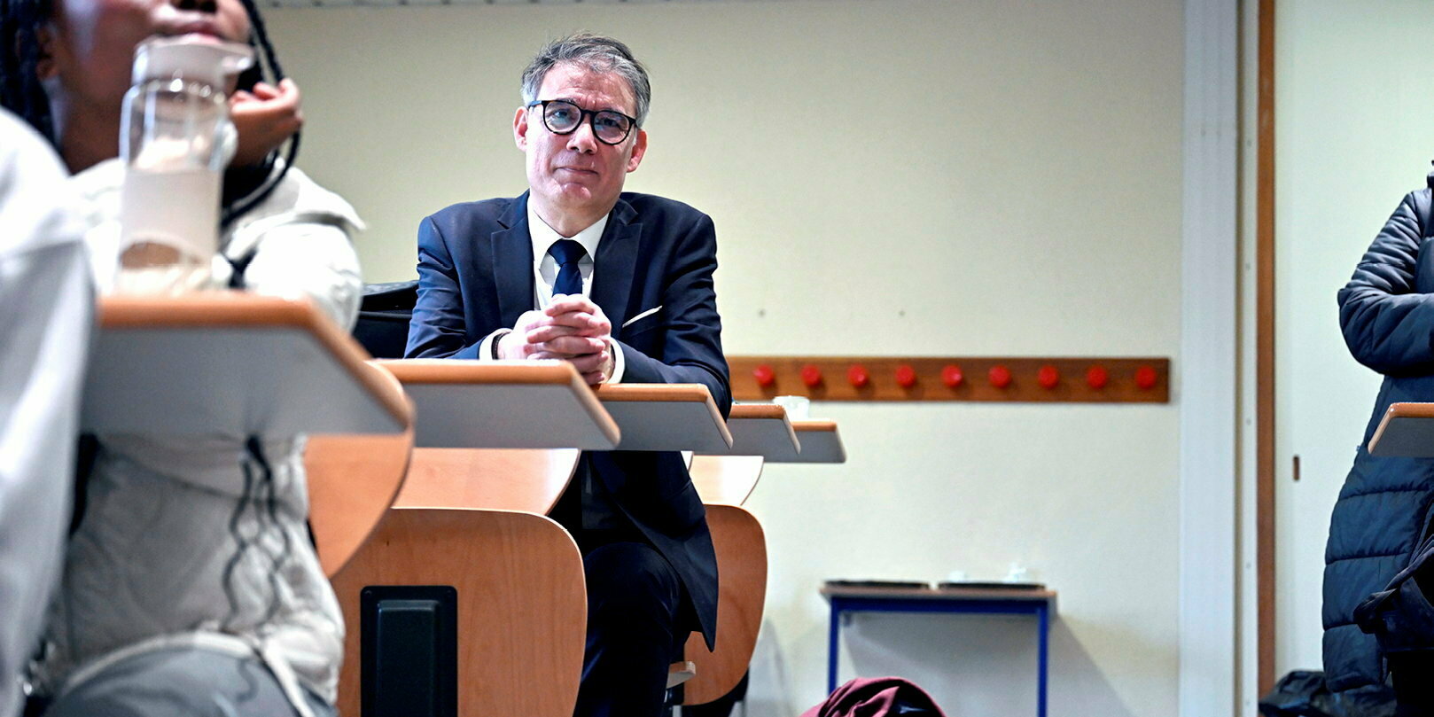 H_brachet's tweet card. EXCLUSIF. Le premier secrétaire confirme au « Point » qu’il brigue sa propre succession. Il se prépare à affronter un adversaire masqué, François Hollande. Enquête sur l’insondable Olivier Faure.