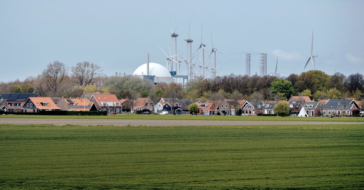 nrc's tweet card. Kernenergie: Het Zuid-Koreaanse KHNP heeft aangegeven niet meer geïnteresseerd te zijn in het bouwen van nieuwe kerncentrales in Nederland. Daardoor blijven er nog maar twee potentiële bouwers over.