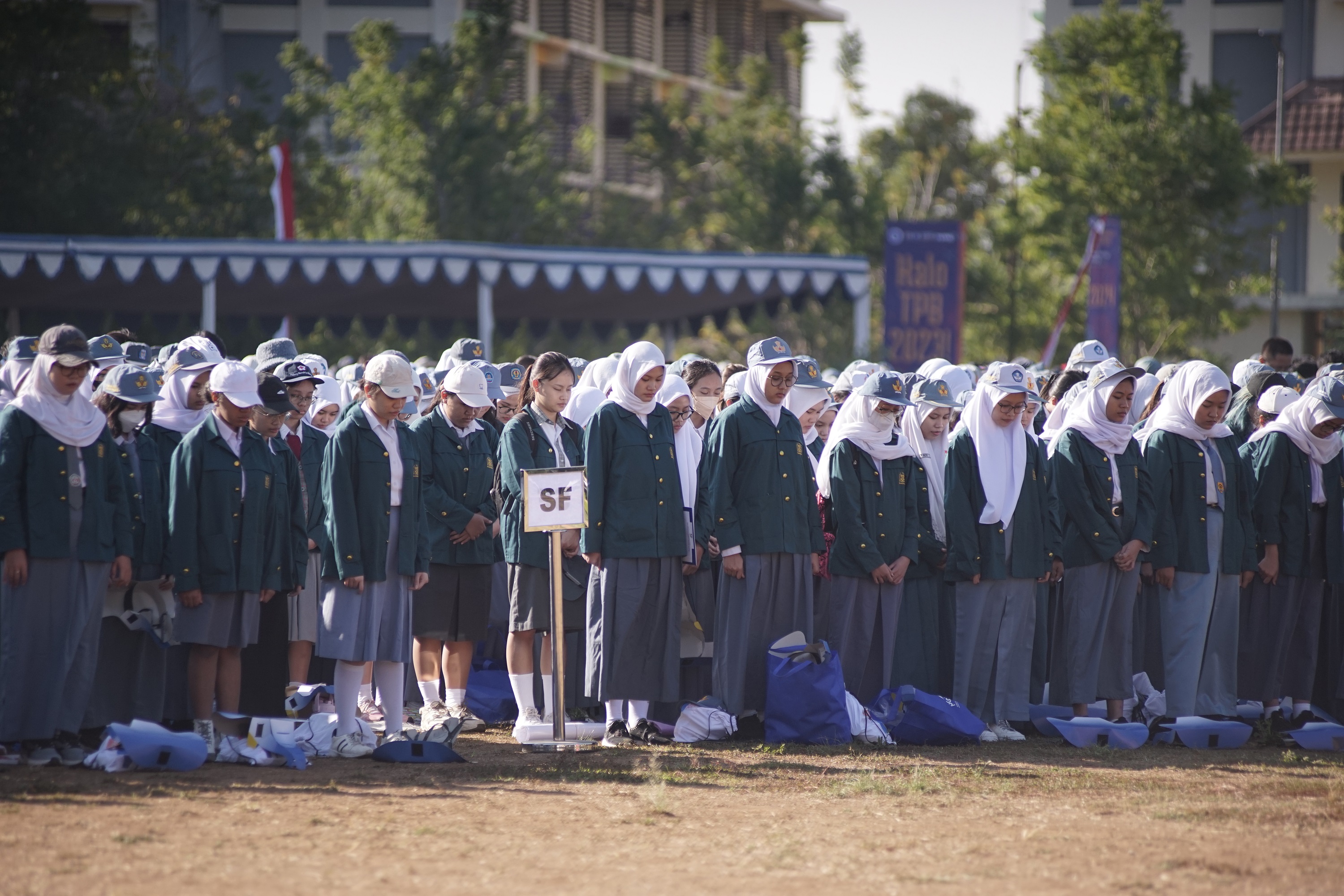 itbofficial's tweet card. BANDUNG, itb.ac.id - The Institut Teknologi Bandung (ITB) has admitted a total of 5,669 new students for the Academic Year (AY) 2023/2024. The total number consists of 4,651 new undergraduate...