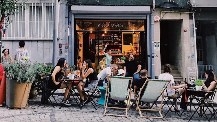 TimeOutIst_en's tweet card. When Kozmos set up shop in Kurtuluş in 2015, it soon became a beloved neighbourhood hang-out and, as the first third wave café in the area, a trailblazer for nu