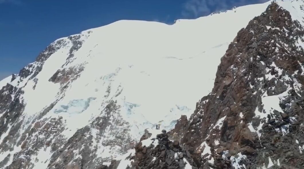 ExplorersWeb's tweet card. Erik Heldmann and climbing partner David Deichmann attempt Europe's longest ridgeline, the Peuterey Integral, on the Mont Blanc massif.