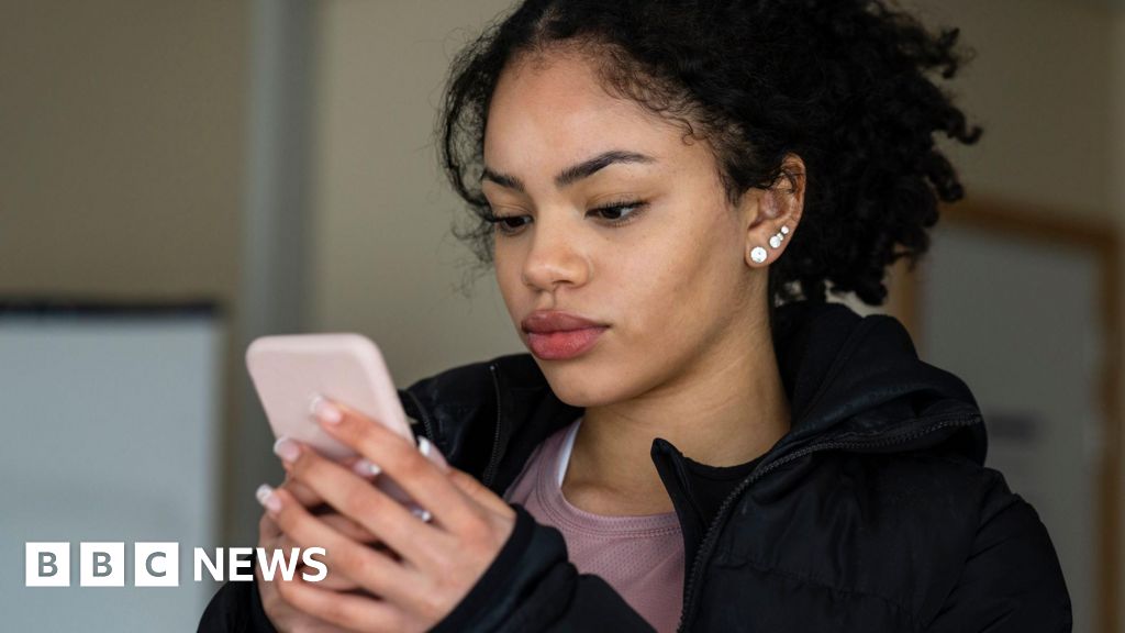 BBCTech's tweet card. Its reset feature would cleanse a user's feed of personalised content suggested by algorithm.