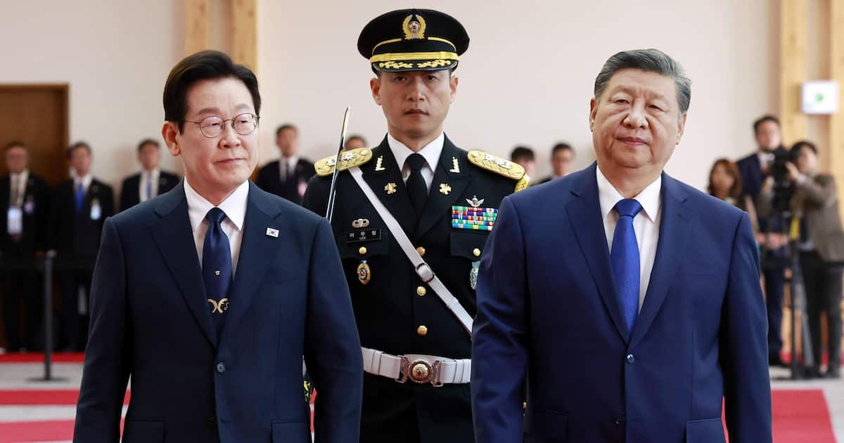 Sankei_news's tweet card. 為政者はひたすら中華の大国にゴマをすり、民衆は為政者と中華への反発を募らせる―新羅以来の朝鮮半島の日常風景のようなものだ。いままた、李在明（イ・ジェミョン）政…