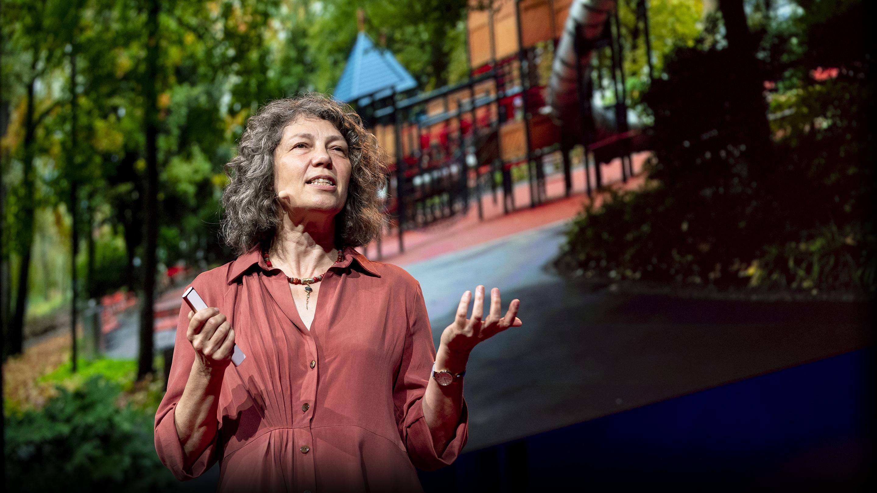 Livingstone_S's tweet card. How can parents ensure their children have a healthy relationship with technology? Social psychologist Sonia Livingstone suggests that the key lies in embracing technology alongside children -- and...