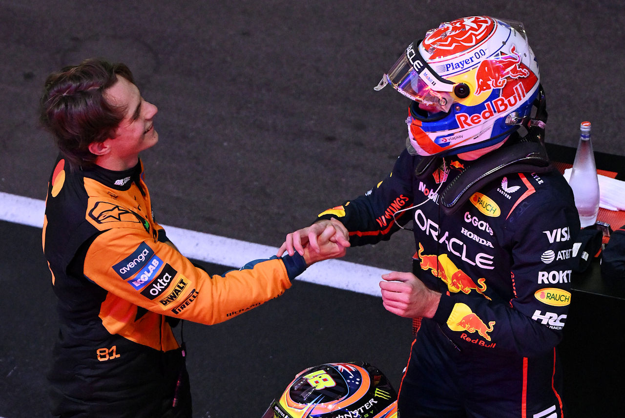 AUTOSPORT_web's tweet card. 　2025年F1カタールGPの土曜日、レッドブルのマックス・フェルスタッペンはスプリントで4位、予選では3番手を獲得した。