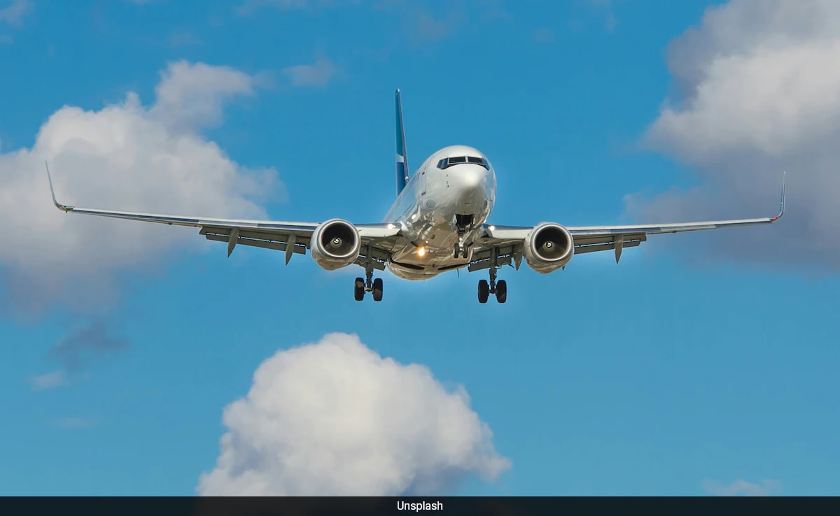 ndtvindia's tweet card. भारत-पाकिस्तान और भारत-म्यांमार सीमा के आसपास कभी-कभी जीपीएस स्पूफिंग की समस्या देखने को मिलती हैं. लेकिन राजधानी दिल्ली जैसे मुख्य और अति सुरक्षित एयरस्पेस में यह होना बेहद असामान्य है. 