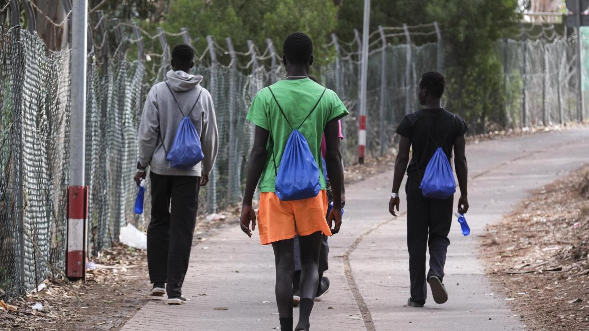 rac1's tweet card. L'Ajuntament de Guissona, a la Segarra, posa el crit al cel per l'arribada massiva de migrants senegalesos, sense papers. Segons informa el diari Segre, des del