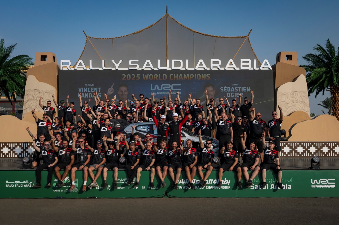 AUTOSPORT_web's tweet card. 　11月29日（土）、WRC世界ラリー選手権第14戦『ラリー・サウジアラビア』の最終日デイ4が、ジェッダのサービスパークを起点に行われた。TOYOTA