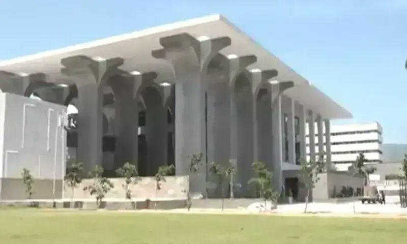 bilalfqi's tweet card. Officials say SC rules do not permit them; policy meant for technical experts, not routine judicial administrators.