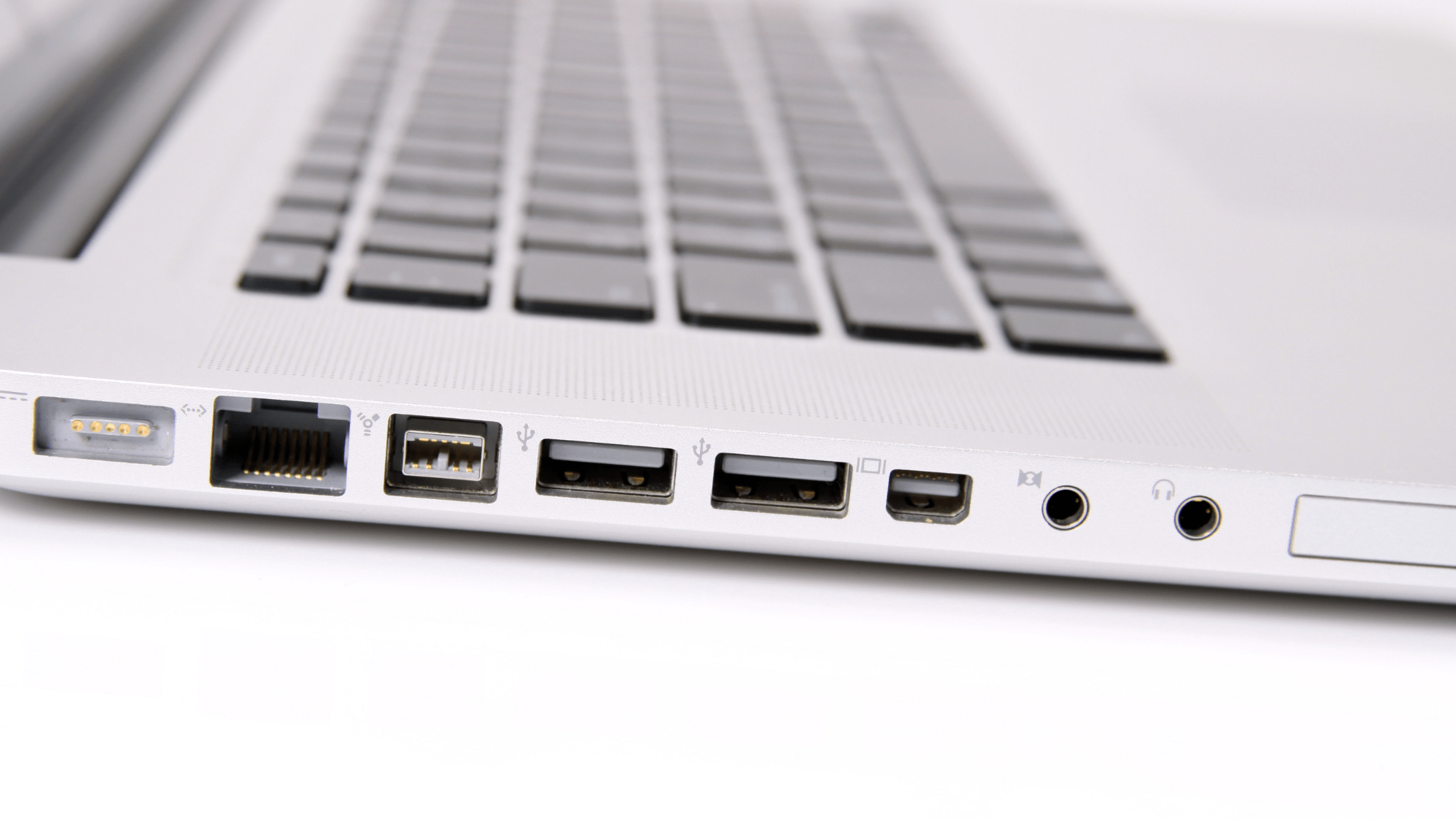 SeizeDayProject's tweet card. Professional tips to help update your website content, why it's important to regularly update your website content