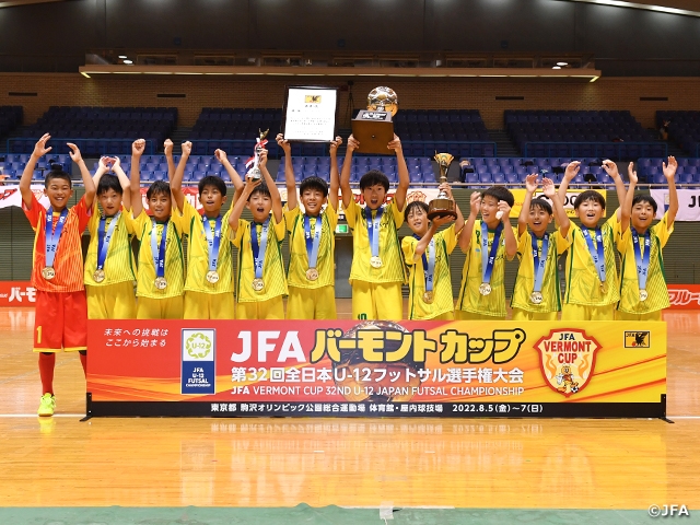 VERMONTCUP's tweet card. JFA バーモントカップ 第32回全日本U-12フットサル選手権大会は8月7日(日)、大会最終日を行い、ブリンカールFC（愛知）が優勝を果たしました。コロナ禍における2年間の大会中止があったものの、前回開催大会に続く戴冠で、大会史上初の連覇達成です。準々決勝4試合のうち