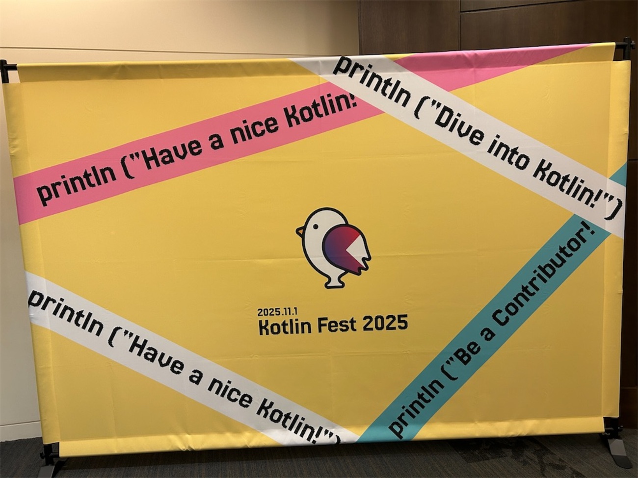 Udomomo's tweet card. 11/1に行われたKotlin Fest 2025に参加してきました。 大規模なテックカンファレンスに参加するのは久しぶりでした。大きなのぼりが立っていたり、コーヒーやペットボトルが無料だったり、懇親会でカレーが出たりととても豪華で、スタッフの皆様がどれほど準備に尽力されたのかと思うと感謝の気持ちでいっぱいです。 セッ…