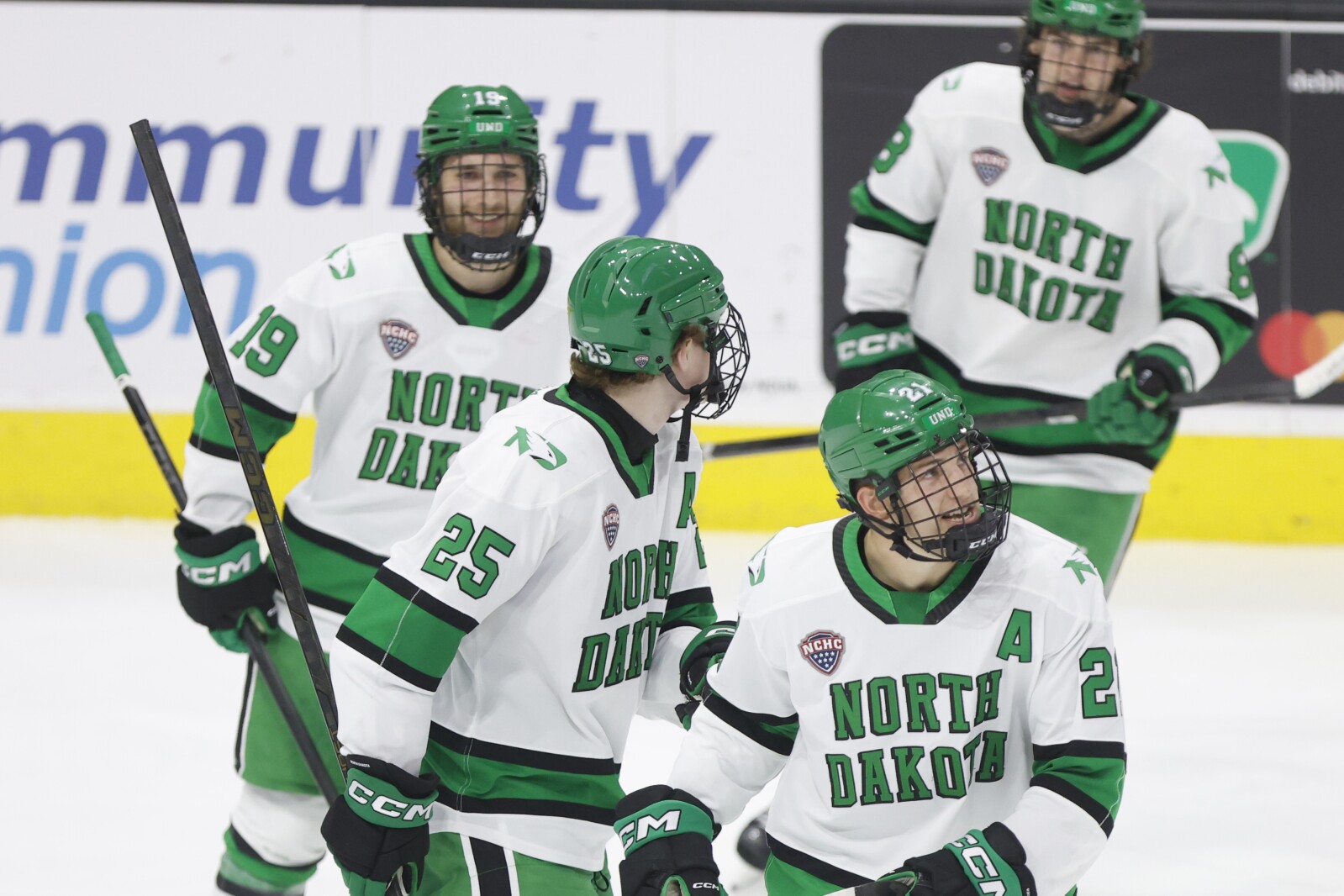 SchlossmanGF's tweet card. The UND senior winger tallied four assists in 5-1 victory over Minnesota Duluth.