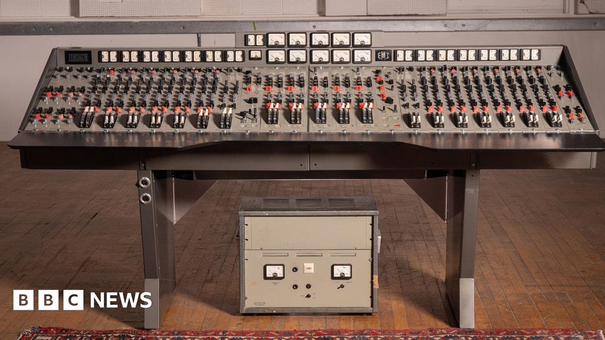 oldsynner1's tweet card. A Hertfordshire father and son have been able to restore the console used on the Beatles' last album.