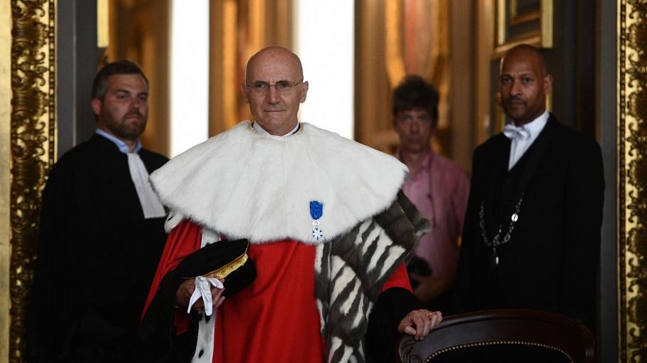 franceinfo's tweet card. "Aujourd'hui le champ des personnes capables de tenir ce discours populiste s'est véritablement élargi", déplore Christophe Soulard, dans un entretien à Mediapart.