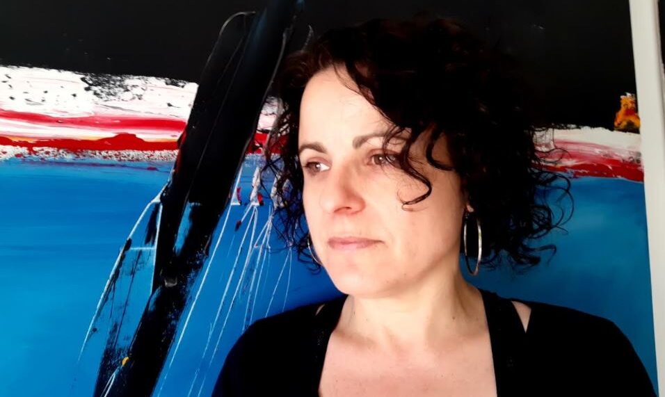 introversion_'s tweet card. “La meva filla es troba en un estat molt greu, però ens han fet anar d’un cantó a un altre i no ens donen cap més solució que buscar diners d’on sigui per a poder curar-la, és desesperant.” Núria...