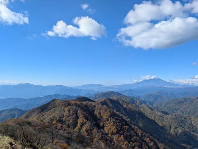 xuonix_com's tweet card. 登山は才能ではない。ただ積み上げるだけだ。そして1年あれば、人は“別物”になる。 今回は 「0から始めて1年後にはそれなりに山を歩けるようになる具体的なロードマップ」 を、XUONIX流に構築してみた。 週1の継続したト...