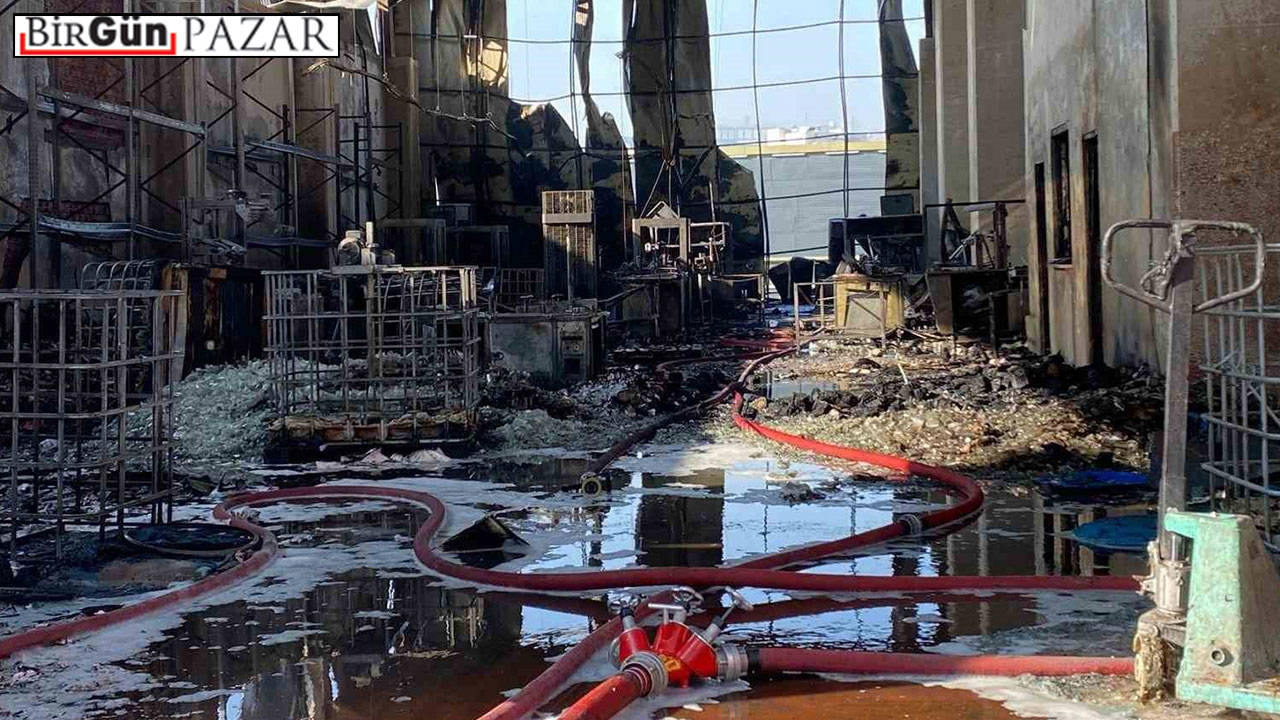 birgun_pazar's tweet card. Emek hareketinin parçalanması için yürütülen topyekûn baskı, Türkiye’de emek rejiminin otoriter dönüşümünün temel taşı haline geldi. Artan polis şiddeti, yargı baskısı ve grev yasaklarıyla emek...