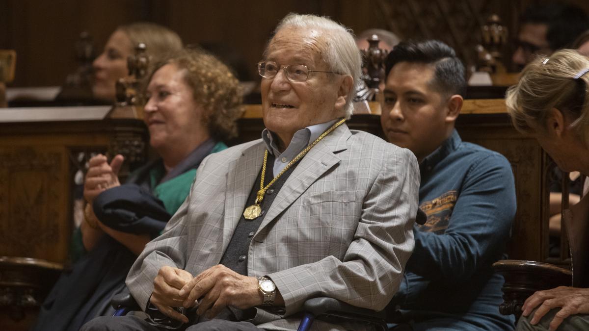 jaumecollboni's tweet card. Oriol Bohigas, arquitecto, urbanista, ensayista, agitador cultural, polemista infatigable, docente, político, inspirador de la Barcelona renovada ante los Juegos