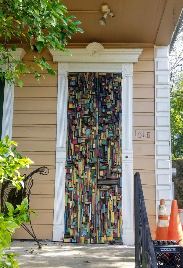atlasobscura's tweet card. An artist weaves "wooden quilts" with scraps salvaged from his Katrina-damaged home in Tremé.