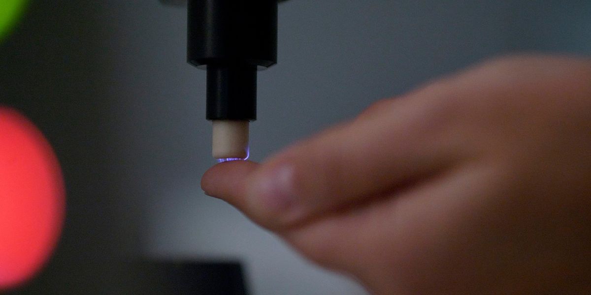 coldplasmatech's tweet card. Etwa drei bis vier Millionen Menschen in Deutschland haben chronische offene Wunden. Eine noch junge Technologie sorgt für eine schnellere und vollständige Heilung. Doch die Therapie kämpft um...