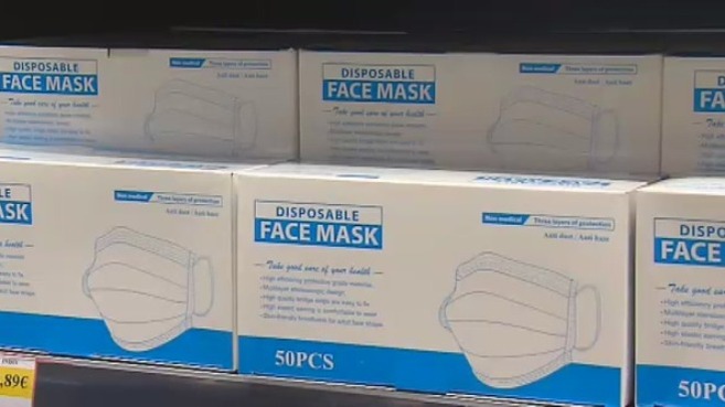 expansioncom's tweet card. Así, la rebaja de precio es del 40% para las mascarillas de adulto. Para las de niños, el precio pasa de 4,5 euros a 3 euros. Con ello, la firma pretende dar más facilidad y acces