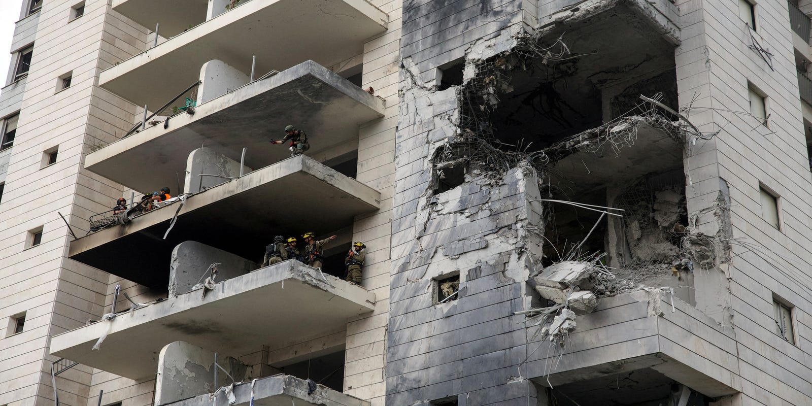 makkiematrix's tweet card. A viral account on X tracking pizza shop activity around the Pentagon predicted something was underway before Israel attacked Iran.