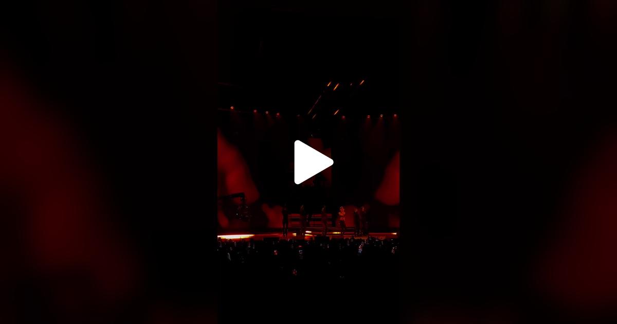 lakompaake's tweet card. 236 likes, 3 comments. “Damn Right”