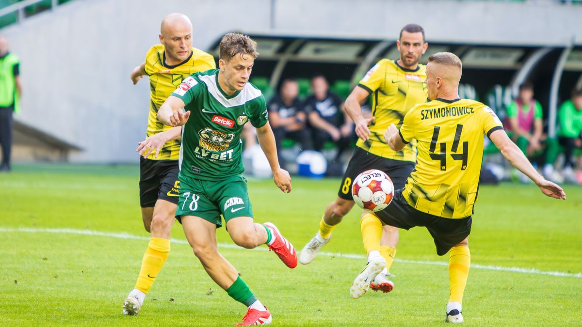 Slasknet's tweet card. W 18. kolejce I ligi Śląsk Wrocław uda się do Sosnowca, gdzie zmierzy się z Wieczystą Kraków. Obie drużyny grają poniżej oczekiwań, które mieli wobec nich kibice. Wrocławianie ostatni raz na wyjeźd...