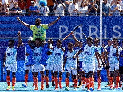 AjitdevK's tweet card. स्पेन को 2-1 से हराया, दोनों गोल कप्तान...