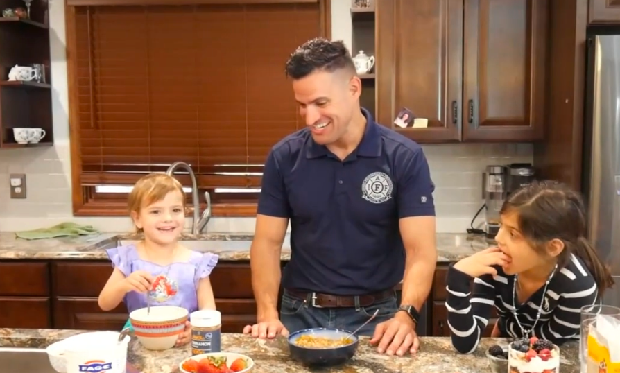 LifeStyleLive8's tweet card. Tim Griffin of the Carmel Fire Department joined us today with some sweet snack ideas even the kids who are picky eaters are sure to love. Here are his recipes for “Almost Apple Pie” and a Greek...