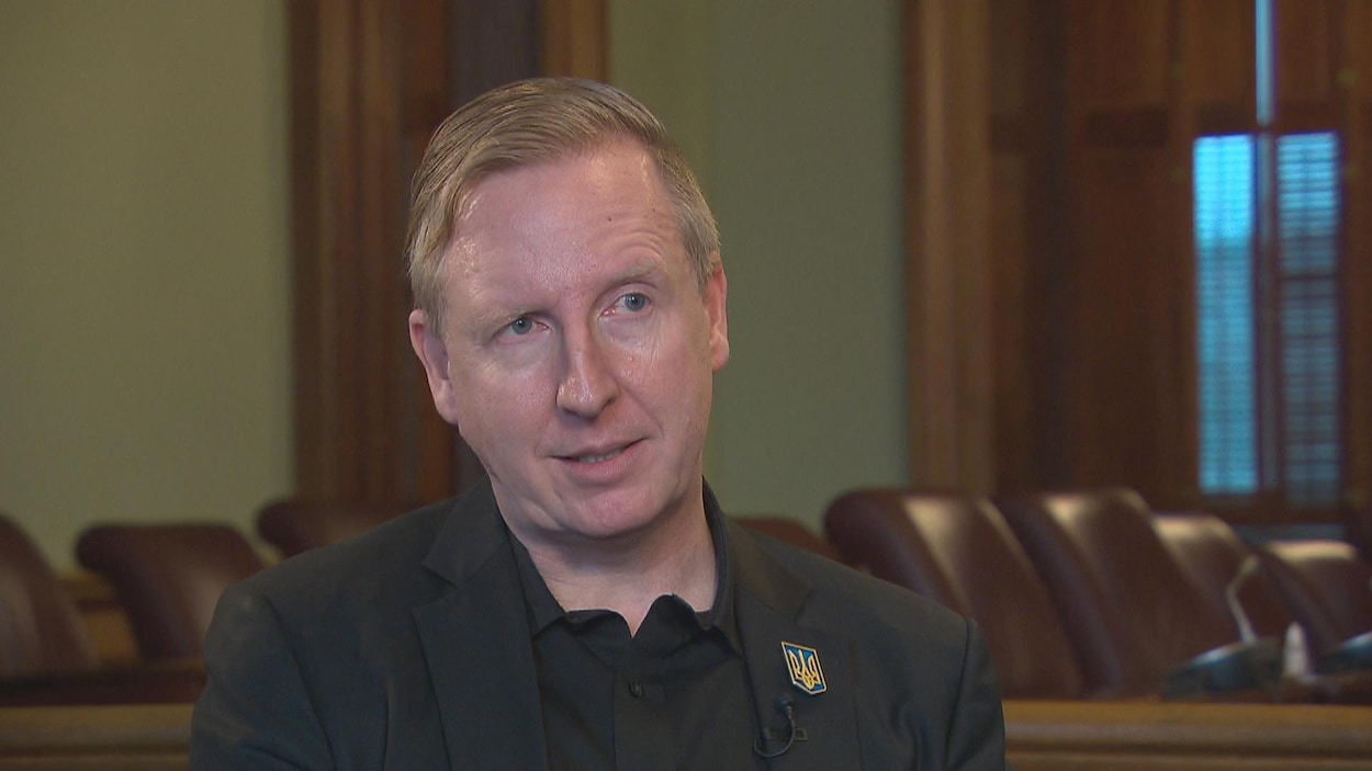 NouemsiNjike's tweet card. Le Parti avenir canadien. fondé par le néo-brunswickois Dominic Cardy, reproche à Élections Canada de trop longs délais dans son processus d'approbation.