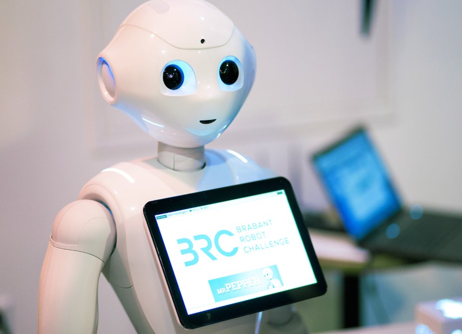 MeNieb's tweet card. Bij de Brabant Robot Challenge (BRC) werken Fontysstudenten samen met studenten van andere hogescholen en universiteiten aan het oplossen van een vraagstuk rondom robotica in de zorg. Deze realisti...