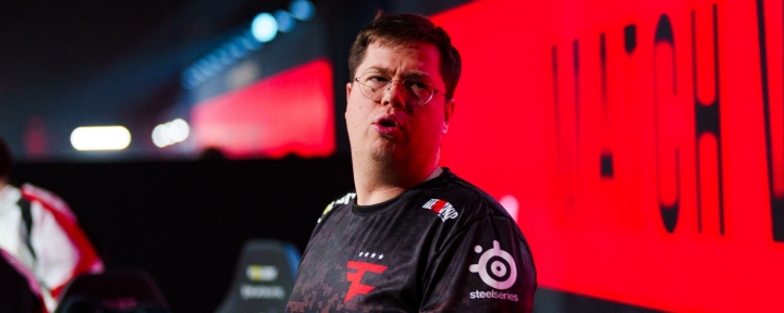 fragbitecom's tweet card. Faze spelar utan press i Majorn.