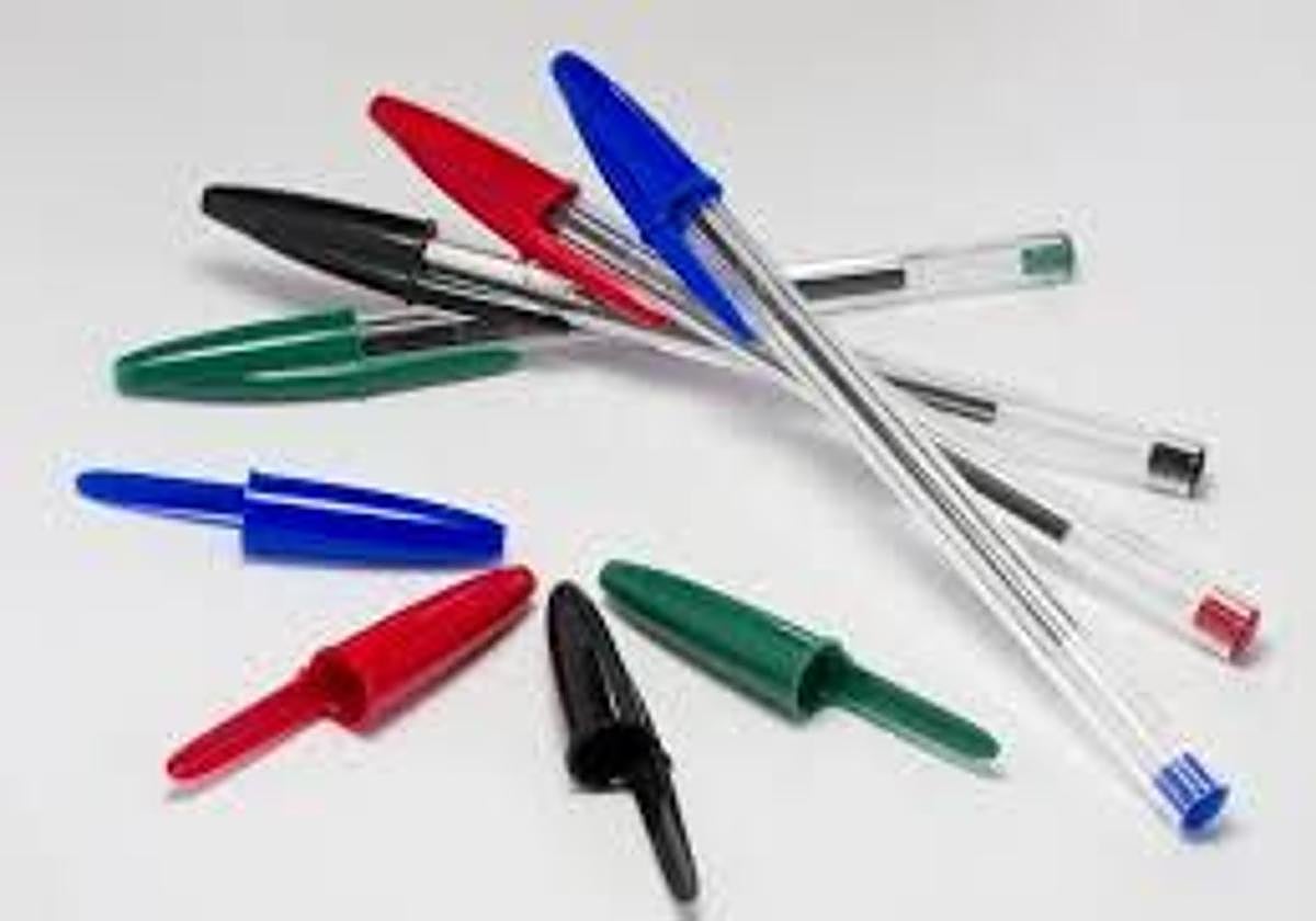 ManuelMmoreno's tweet card. El popular bolígrafo cumple 75 años; a las papelerías de Almería llegó en 1956