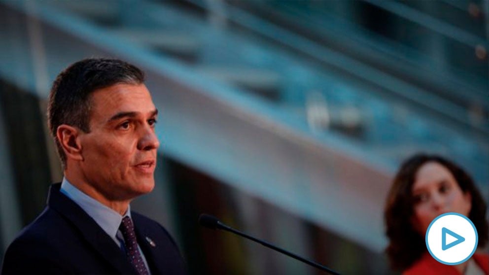 EduardoEscriba7's tweet card. El Ejecutivo indica a la Comunidad que contará en enero con vacunas iniciales para 100.000 personas pese a haberle prometido antes dosis para 300.000.