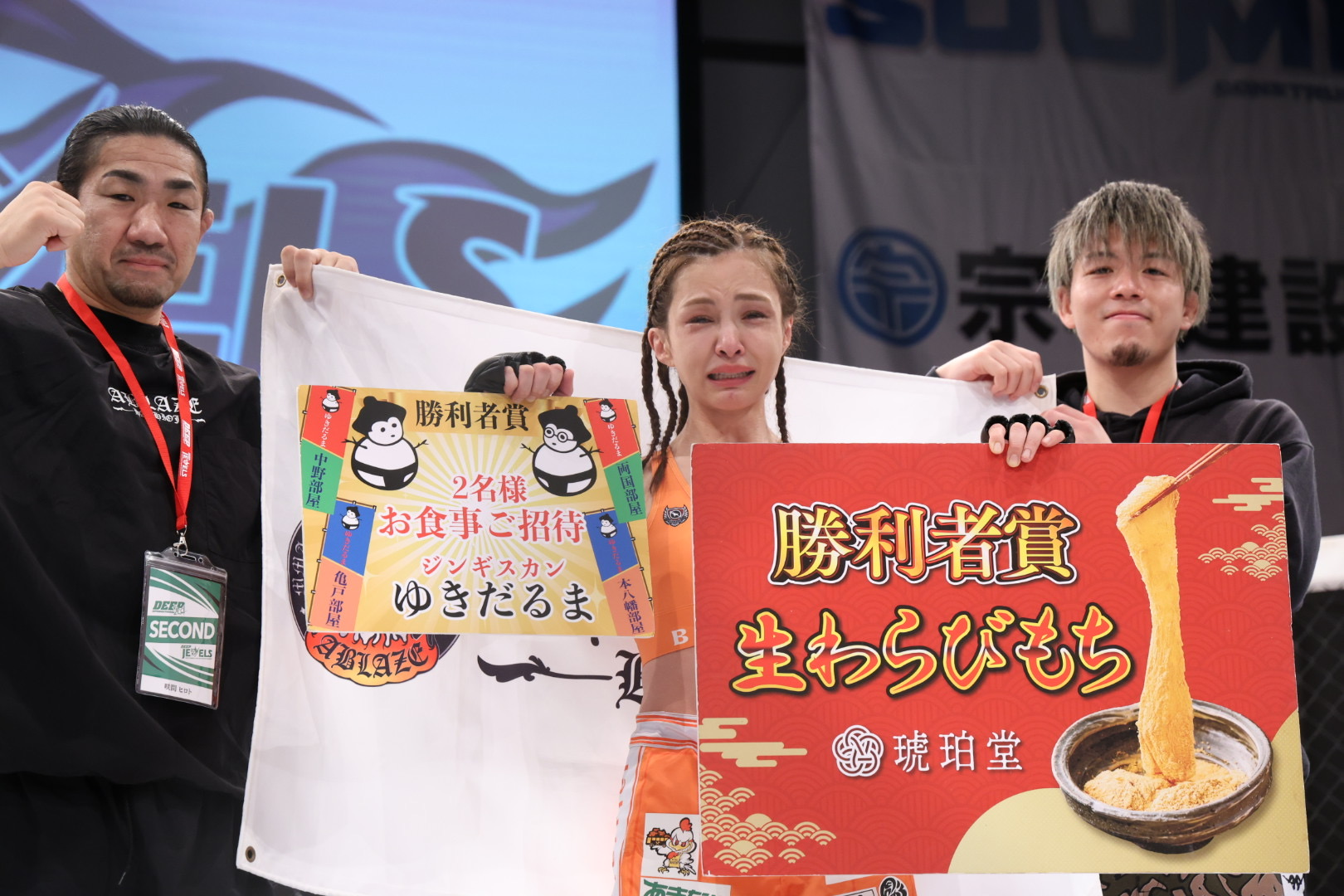 mmaplanet_twit's tweet card. 【DEEP JEWELS51】バックから腕を首に巻きつけて前転。あきぴが谷山をRNCで絞め落とす | MMAのインタビューと試合レポートならMMAPLANET