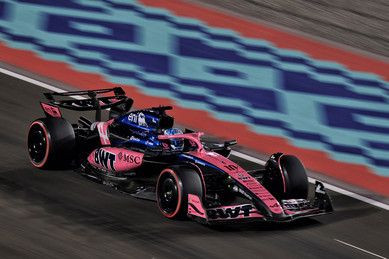 AUTOSPORT_web's tweet card. 　2025年F1第23戦カタールGPの予選が行われ、6〜10番手のドライバーたちが土曜日を振り返った。6〜10番手のドライバーはアイザック・ハジャー（レーシング