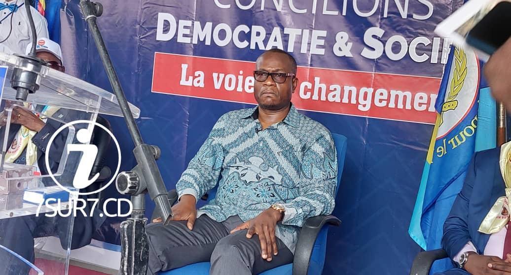 7sur7_cd's tweet card. Dans sa tribune publiée le 29 mars 2023, consacrée à la proposition de loi de Noël Tshiani, dite « de père et de mère », le député national Delly Sesanga a fait savoir que la question de la nationa...