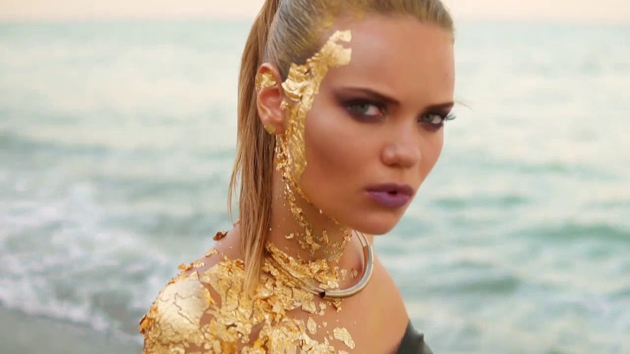 manvsture's tweet card. We all have a wonder woman inside us | Daniele Henkel