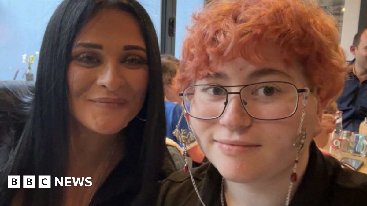 AnalDestructio2's tweet card. An expert says parents need their children "to be exposed to challenges" in their lives.