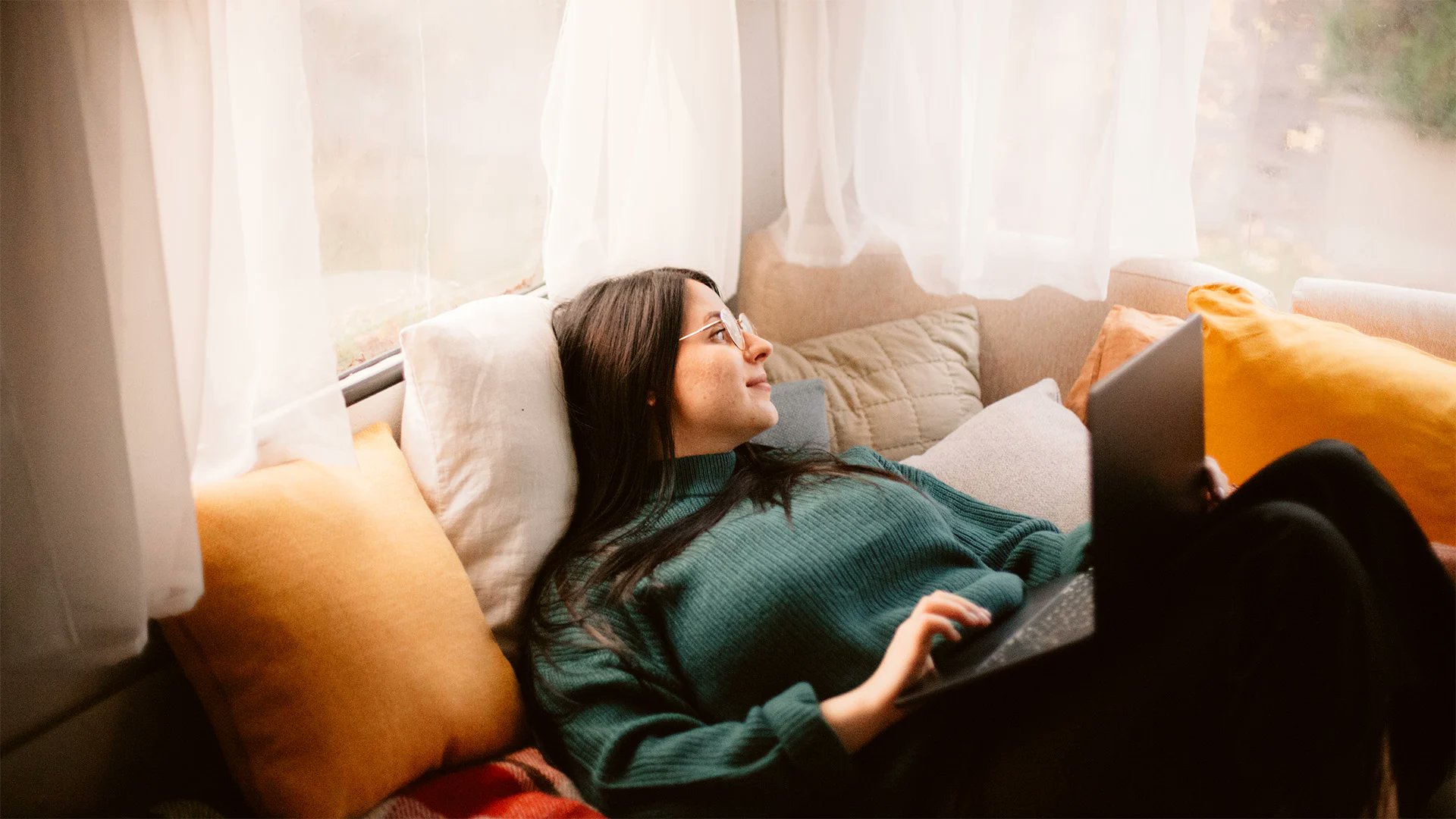 EntryLevelRebel's tweet card. Bosses are ordering workers to return to the office, but according to new Stanford data many employees are replying with a flat no.